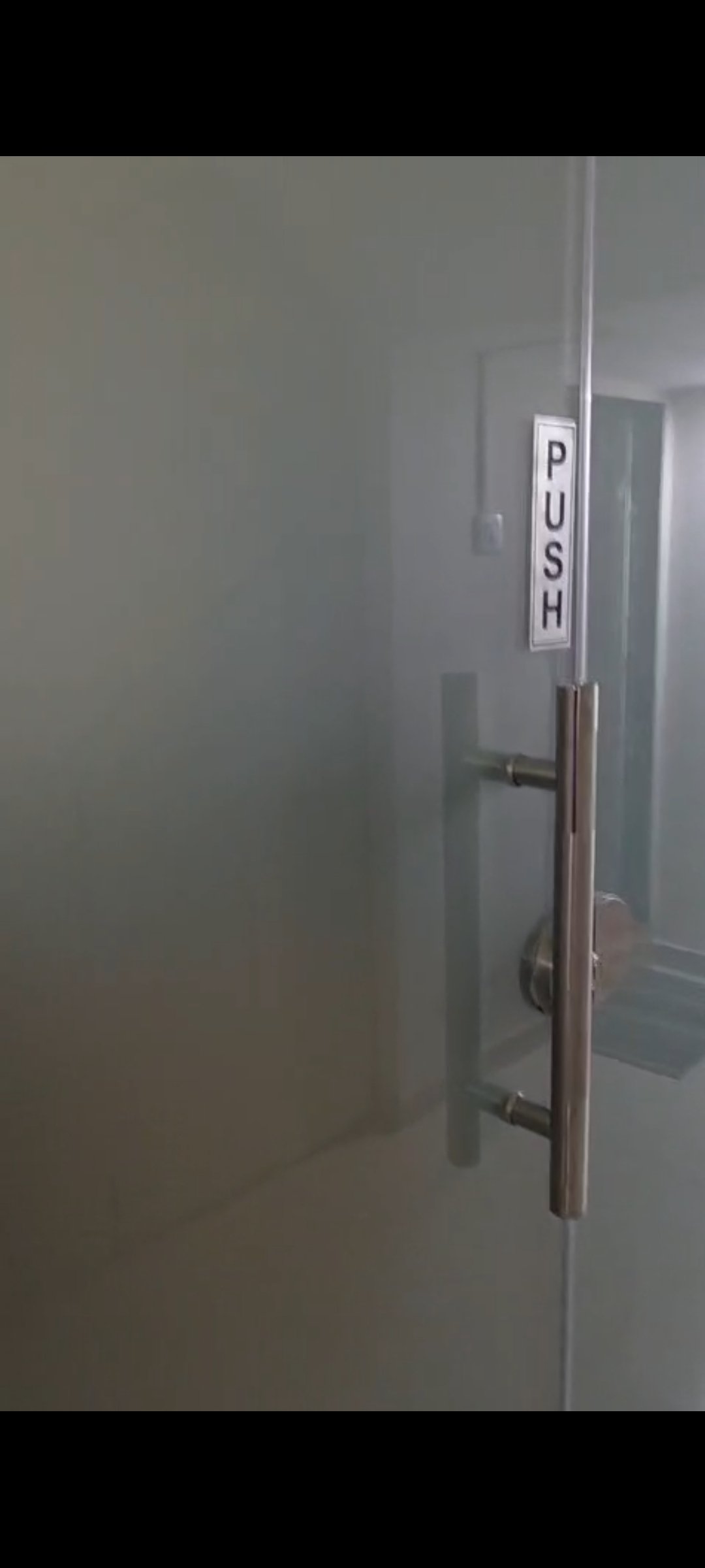 1000493204 Dental clinic fully furnished for Rent