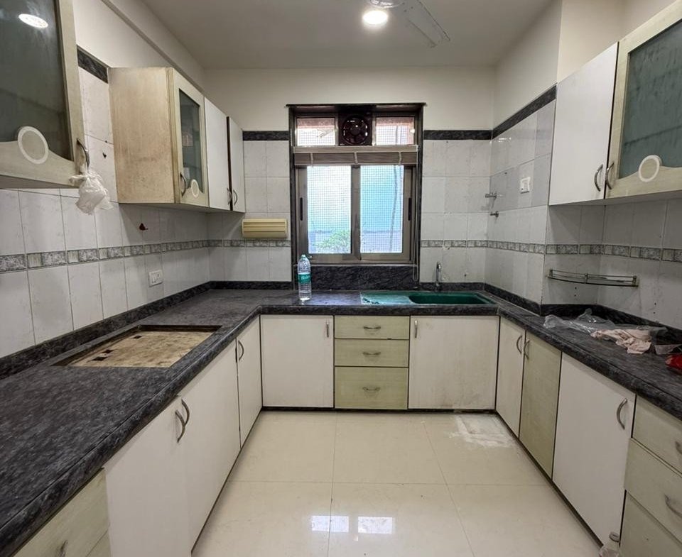 IN JUHU 3 BHK FOR RENT