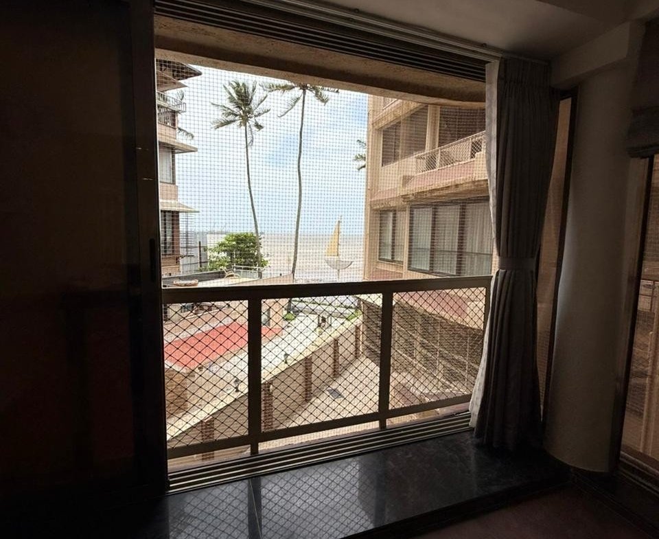 IN JUHU 3 BHK FOR RENT