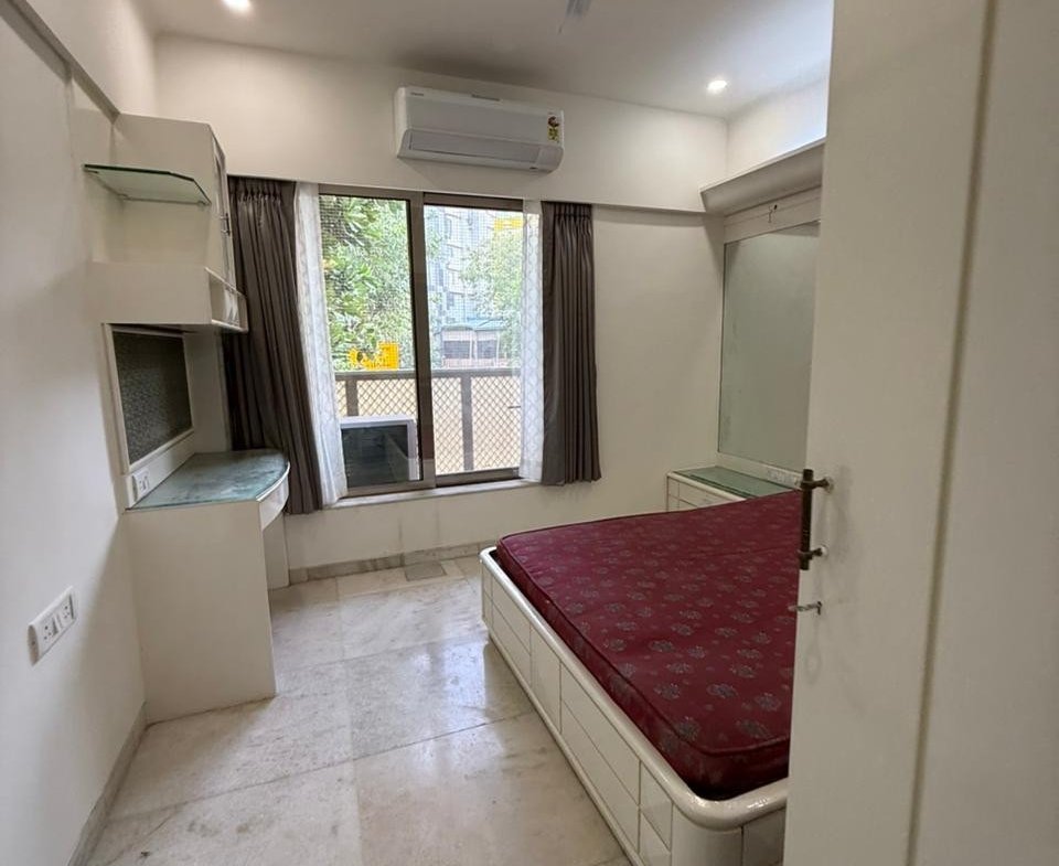 IN JUHU 3 BHK FOR RENT