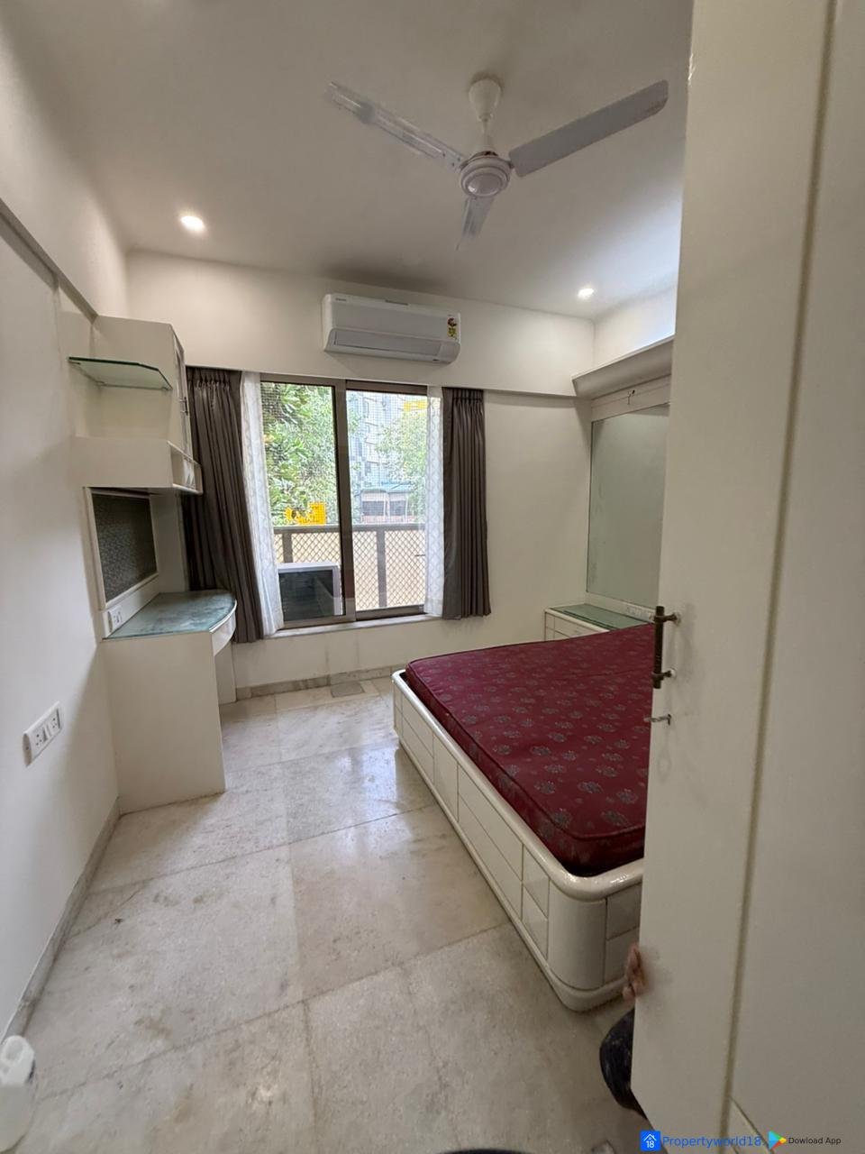 IN JUHU 3 BHK FOR RENT